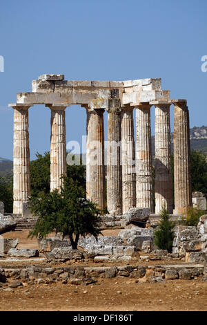 Le 5 septembre 2013 - Nemea, Grèce - le temple de Zeus dans l'ancien site de Némée. Le site archéologique de Némée est sur le point de fermer en raison du manque de personnel, comme le professeur d'Archéologie classique à l'université de Berkeley a déclaré Stephen Miller qui a consacré sa vie aux monuments de Némée. (Crédit Image : © Vafeiadakis ZUMAPRESS.com) Aristidis/ Banque D'Images