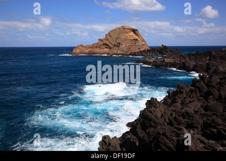 Paysage rocheux à Porto Moniz, sur la côte nord-ouest de Madère, petite île Islote Mole Banque D'Images