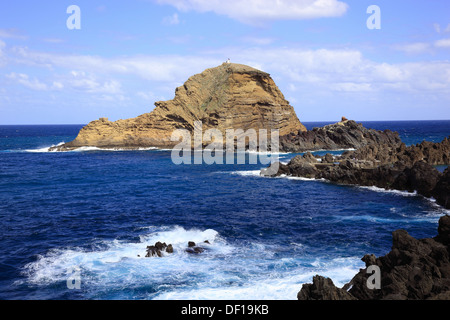 Paysage rocheux à Porto Moniz, sur la côte nord-ouest de Madère, petite île Islote Mole Banque D'Images