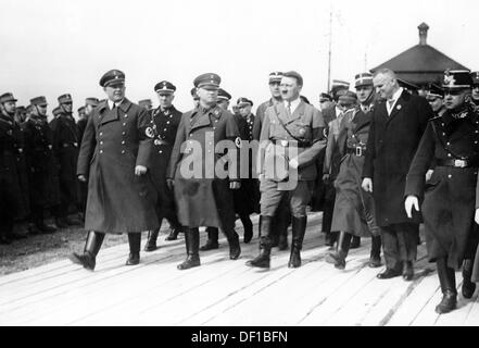 L'image de la propagande nazie! Présente Adolf Hitler à l'occasion de la cérémonie de pose de la pierre angulaire du Mémorial Richard Wagner à Leipzig, Allemagne, 6 mars 1934. Fotoarchiv für Zeitgeschichte Banque D'Images