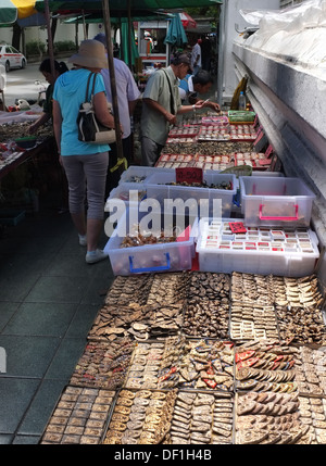Amulettes bouddhiste pour la vente au marché de Bangkok Amulet Banque D'Images