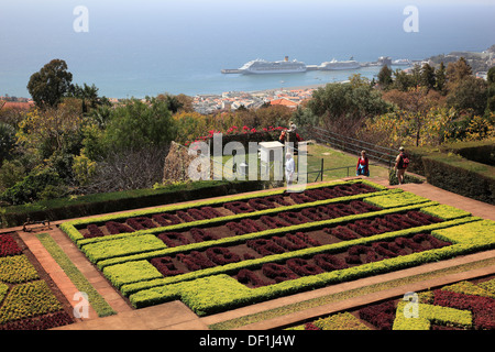 Madère, Funchal, dans le jardin tropical, Le Jardin Tropical Monte Palace, donnant sur le port Banque D'Images