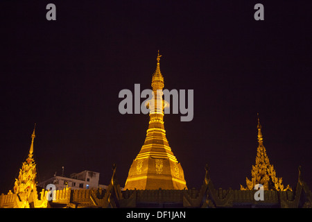Sule Paya à Yangon, Birmanie. Banque D'Images