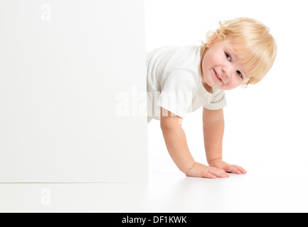 Funny kid à quatre pattes derrière banner Banque D'Images