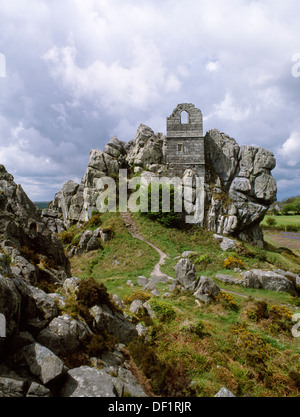 Voir W de St Michael's Chapel, Roche Roche, 1409 Cornwall : construit sur un rocher de granit taillées à hermitage utilisé par les saints chrétiens. Un lieu mythique. Banque D'Images