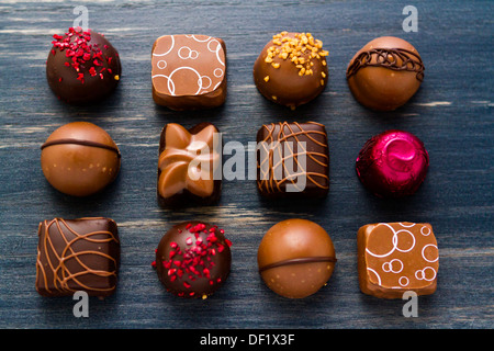 Assortedgourmet confiserie Chocolat dans différentes formes et couleurs. Banque D'Images