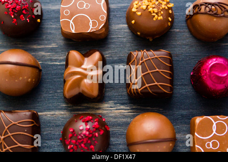 Assortedgourmet confiserie Chocolat dans différentes formes et couleurs. Banque D'Images