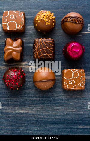 Assortedgourmet confiserie Chocolat dans différentes formes et couleurs. Banque D'Images