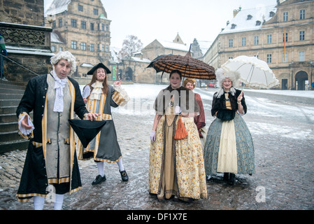 Histoire au 18e siècle costumes, nouvelle résidence courtyard, Bamberg, Allemagne Banque D'Images