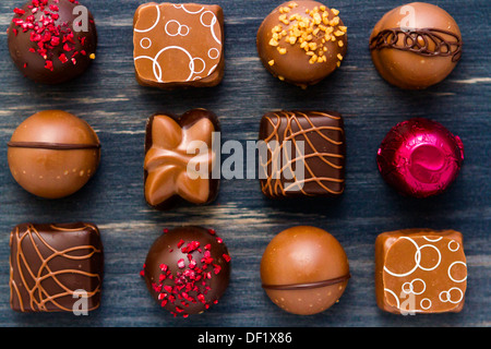 Assortedgourmet confiserie Chocolat dans différentes formes et couleurs. Banque D'Images