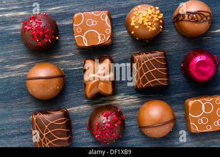 Assortedgourmet confiserie Chocolat dans différentes formes et couleurs. Banque D'Images