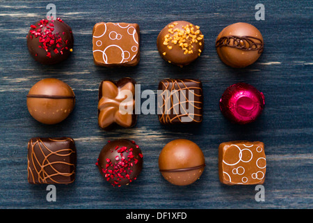 Assortedgourmet confiserie Chocolat dans différentes formes et couleurs. Banque D'Images