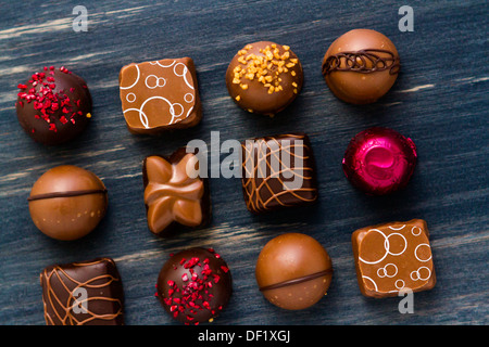 Assortedgourmet confiserie Chocolat dans différentes formes et couleurs. Banque D'Images