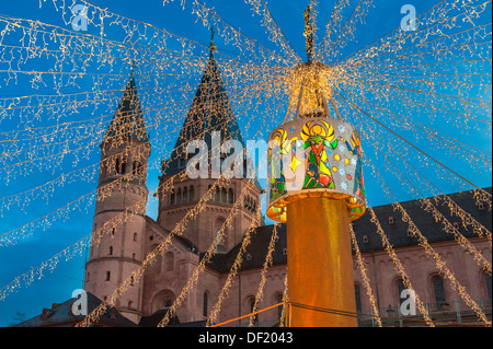 La Cathédrale Saint-Martin, lumières de Noël, au crépuscule, marché de Noël, Mainz, Allemagne Banque D'Images