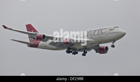 Virgin Atlantic Airways Boeing 747 G-VROC entrée en terre à l'aéroport de Londres Heathrow LHR Banque D'Images
