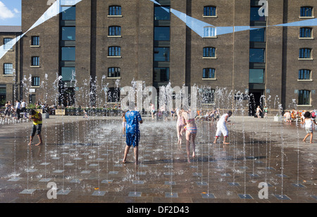 Canicule 2013 - Université des Arts - Campus Central St Martins - Kings Cross Londres - Central Banque D'Images