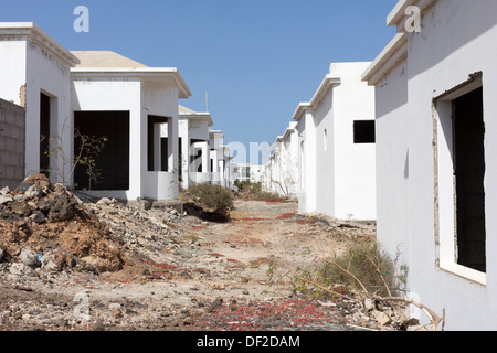 Villas inachevées causée par la récession espagnole - Costa Teguise - Lanzarote - Iles Canaries Banque D'Images
