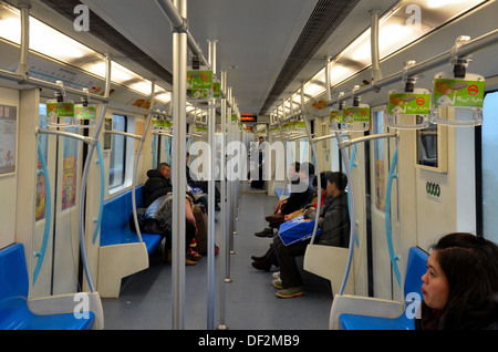 À l'intérieur du métro de Shanghai Chine train Banque D'Images