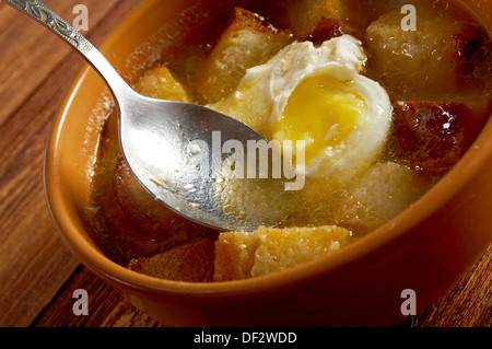 Sopa de ajo , soupe à l'ail castillan.de style ferme Banque D'Images