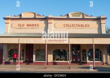 Hume Highway, road trip, Australie : antiquités et ancien magasin de marchandises dans les champs aurifères ville de Chiltern, Victoria Banque D'Images