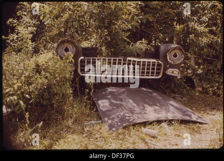 AUTO abandonnés. (À PARTIR DE L'EXPOSITION DOCUMERICA-1.) 553002 Banque D'Images