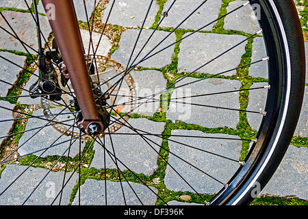 Détail de la roue avant de la moto. Banque D'Images