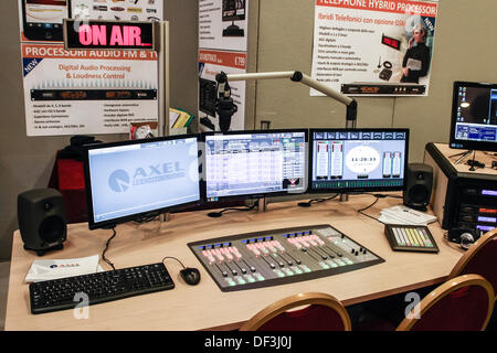 Bologne, Italie. 27 Septembre, 2013. La technologie de la radiodiffusion italienne TBI & Show, Canon et Nikon News Cinéma à Bologne, Italie le Sep 27, 2013. Credit : Valerio Agolino/Alamy Live News Banque D'Images