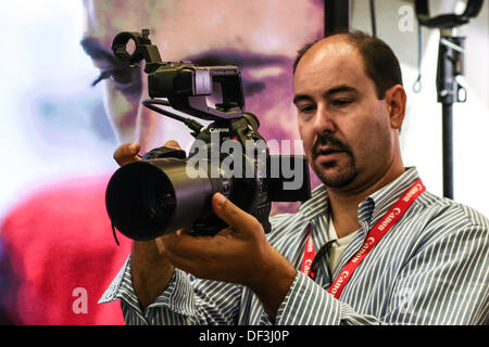 Bologne, Italie. 27 Septembre, 2013. La technologie de la radiodiffusion italienne TBI & Show, Canon et Nikon News Cinéma à Bologne, Italie le Sep 27, 2013. Credit : Valerio Agolino/Alamy Live News Banque D'Images