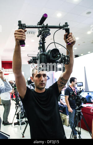 Bologne, Italie. 27 Septembre, 2013. La technologie de la radiodiffusion italienne TBI & Show, Canon et Nikon News Cinéma à Bologne, Italie le Sep 27, 2013. Credit : Valerio Agolino/Alamy Live News Banque D'Images