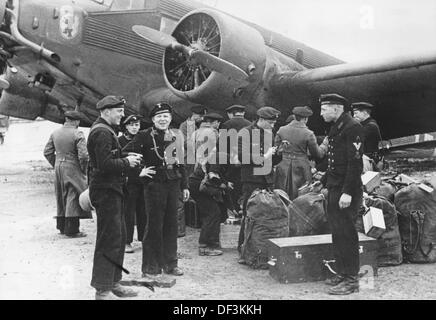 L'image de la propagande nazie! Dépeint les soldats de la Marine allemande avant qu'ils ne soient transportés sur le front africain, publié le 3 mars 1942. Lieu inconnu. Fotoarchiv für Zeitgeschichte Banque D'Images