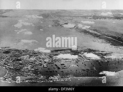 L'image de la propagande nazie! Décrit la route du port d'Alexandrie, en Égypte, après un raid à la bombe par l'armée de l'air italienne, publié le 9 décembre 1940. Fotoarchiv für Zeitgeschichte Banque D'Images