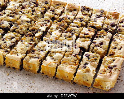 La canneberge chocolat barres fromage traybake Banque D'Images