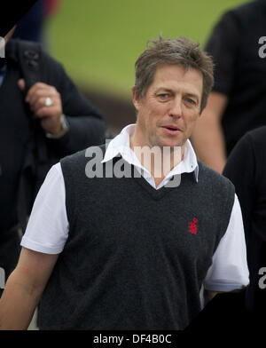 L'Ecosse Kingsbarns, UK . 27 août, 2013. L'Ecosse de Kingsbarns. Acteur Hugh Grant au cours du deuxième tour de la Dunhill Golf Championship, à partir de l'Liens Kingsbarns, Kingsbarns. Credit : Action Plus Sport Images/Alamy Live News Banque D'Images