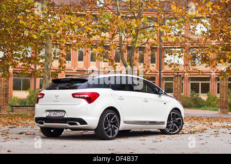 Citroen DS5 Hybrid4 Airdream Sport Chic Banque D'Images