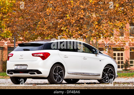 Citroen DS5 Hybrid4 Airdream Sport Chic Banque D'Images