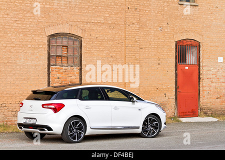 Citroen DS5 Hybrid4 Airdream Sport Chic Banque D'Images