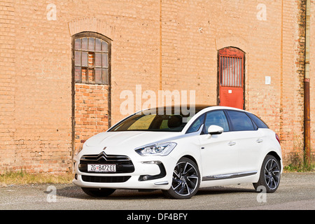 Citroen DS5 Hybrid4 Airdream Sport Chic Banque D'Images