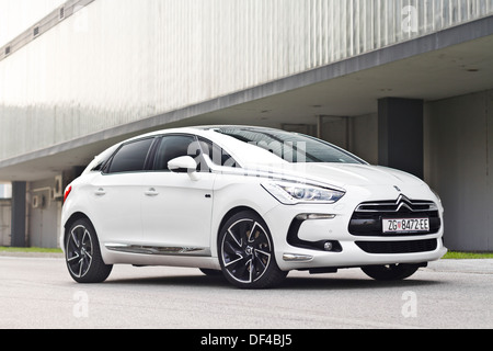 Citroen DS5 Hybrid4 Airdream Sport Chic Banque D'Images