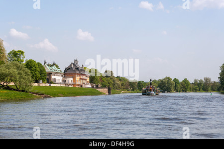 Elbe et Riverside palais du château de Pillnitz. Banque D'Images
