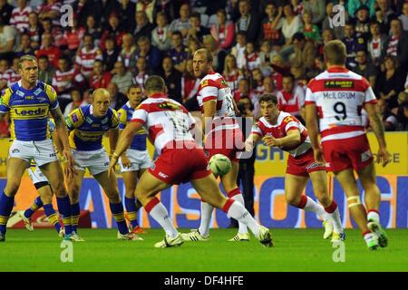 Wigan, UK. 27 août, 2013. Matty Smith de Wigan Warriors en action au cours de la Super League Rugby match de demi-finale de qualification entre Wigan Warriors et Leeds Rhinos du DW Stadium © Plus Sport Action/Alamy Live News Banque D'Images