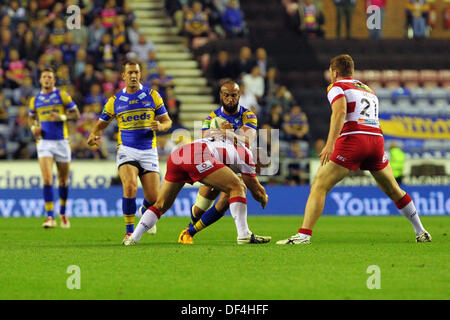 Wigan, UK. 27 août, 2013. Jamie Jones-Buchanan de Leeds Rhinos en action au cours de la Super League Rugby match de demi-finale de qualification entre Wigan Warriors et Leeds Rhinos du DW Stadium © Plus Sport Action/Alamy Live News Banque D'Images