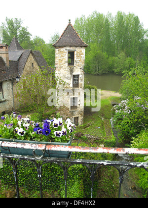 Une tour dans le plus joli village de France, Carennac Banque D'Images