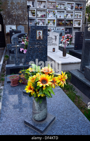 Cimetière à la périphérie du village de Sovana, Italie. Banque D'Images