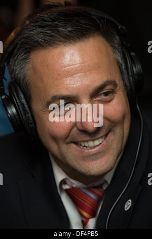 LA, CA, USA. Septembre 26, 2013. Los Angeles Conseiller Joe Buscaino sur l Peter Tilden Voir KABC radio live au Prima Notte Gala à la fête de San Gennaro Festival à Los Angeles, CA, USA le 26 septembre 2013 © Kayte/Deioma Alamy Live News Banque D'Images