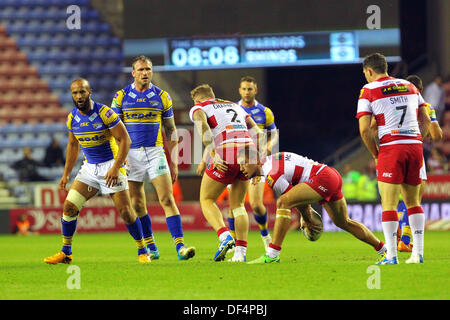 Wigan, UK. 27 août, 2013. Michael McIlorum de Wigan Warriors en action au cours de la Super League Rugby match de demi-finale de qualification entre Wigan Warriors et Leeds Rhinos du DW Stadium © Plus Sport Action/Alamy Live News Banque D'Images