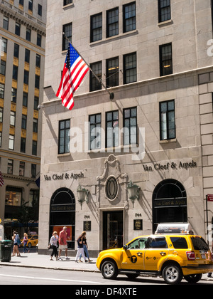 Bergdorf Goodman Department Store de la Cinquième Avenue, NYC Banque D'Images