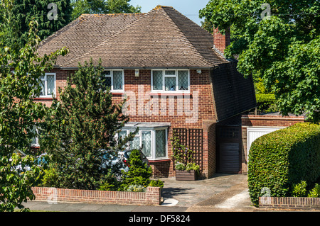 Une période (années 30) maison indépendante, typique de la zone en and Banstead, Surrey, UK. Banque D'Images