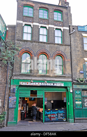 La Posh Banger Boys cafe, directement en face de Borough Market (marché alimentaire de renommée internationale de Londres). Angleterre, Royaume-Uni. Banque D'Images