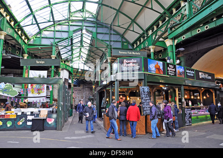 Borough Market (marché alimentaire de Londres célèbre britannique et internationale exceptionnelle de produire). Banque D'Images