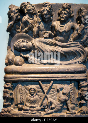 Le Victoria and Albert Museum, Londres - représentation de Gandhara le décès du Bouddha Banque D'Images